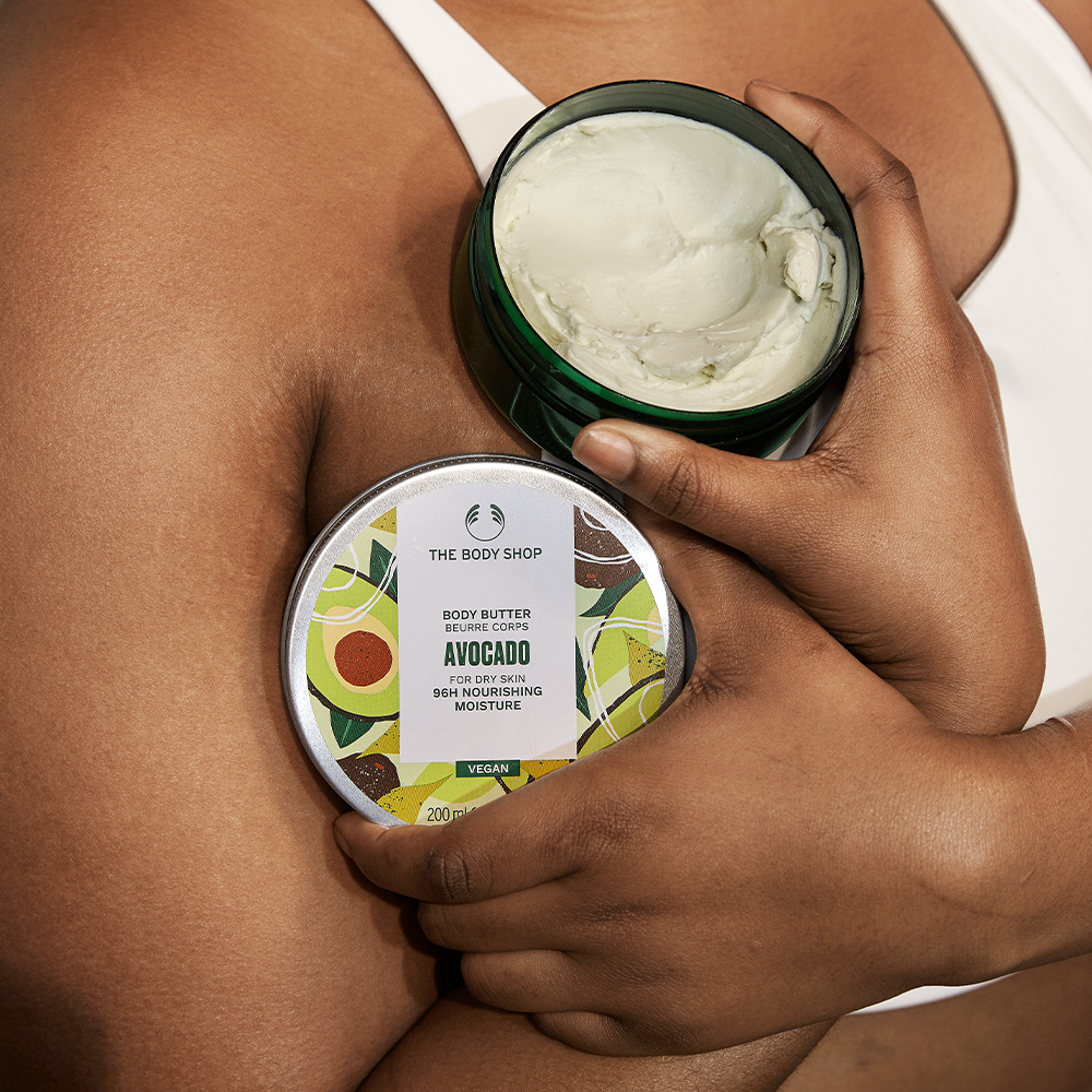 The body shop. body butter. crema corporal aguacate (7246997618859) (8201664889003) (14623655690605)